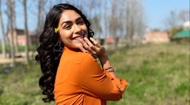 mrunal thakur, Jersey, mrunal thakur Jersey