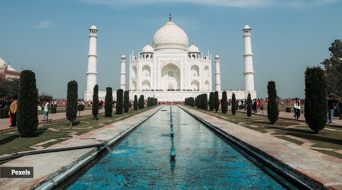 People Visit the Taj Mahal in India Editorial Photo - Image of heritage,  entrance: 160653736