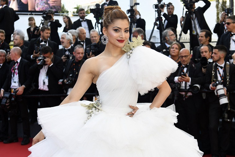 Cannes 2022: Tamannaah Bhatia derrocha encanto en vestido de gala; Urvashi Rautela deslumbra con conjunto de tul