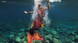 Queen Pangke Tabora, Queen Pangke Tabora swims with students, Shelah Candado, Jennica Secuya, Meryll Louise Reque, mermaid, mermaiding class in Philippines with Queen Pangke Tabora, images of Queen Pangke Tabora with her students while swimming in mermaid costumes.