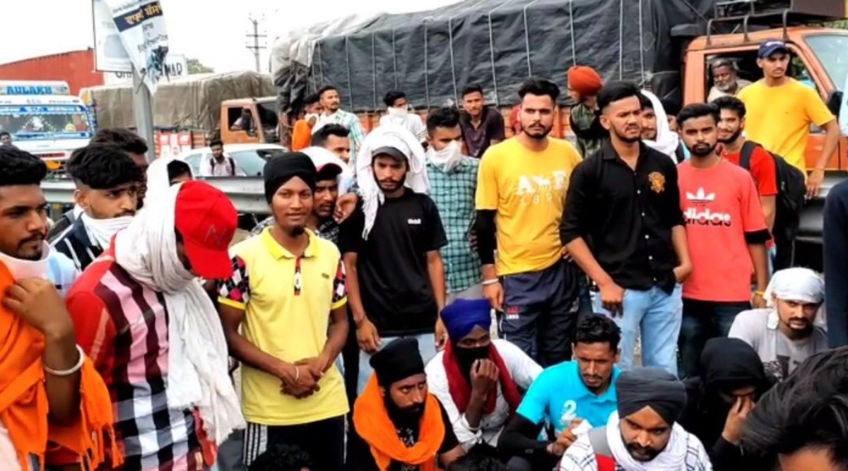 Visuals of protest held by agitated youth against Agnipath scheme in Jalandhar today. (@Arora24Kusum/Twitter screen grab)