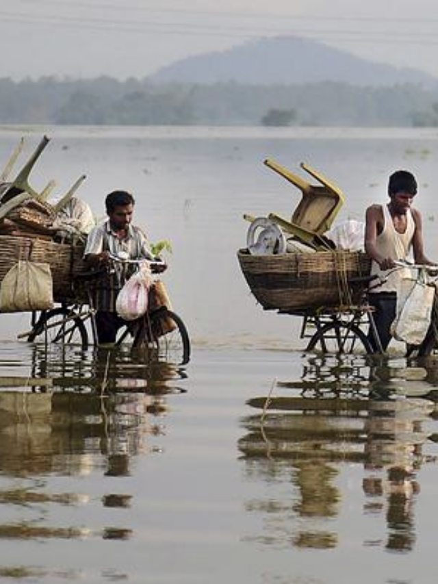 flood in assam essay in hindi language