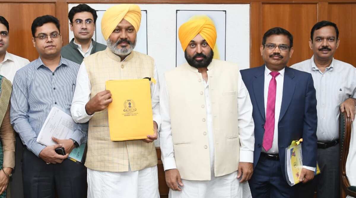 no-new-taxes-300-units-of-free-power-for-punjab-in-aap-s-janta-budget