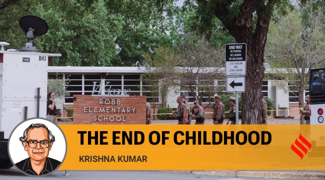 Law enforcement officials outside Robb Elementary School in Uvalde, Texas, following the mass shooting on May 24. (Photo: The New York Times)