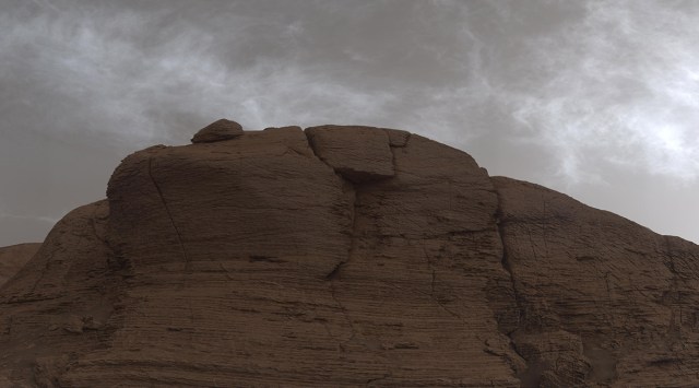 Image of clouds on mars captured by the Curiosity rover.