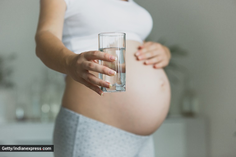 drinking water, drinking water during pregnancy, pregnant women drinking water, drinking too much water, how much water to drink pregnancy, health, expecting mothers, indian express news