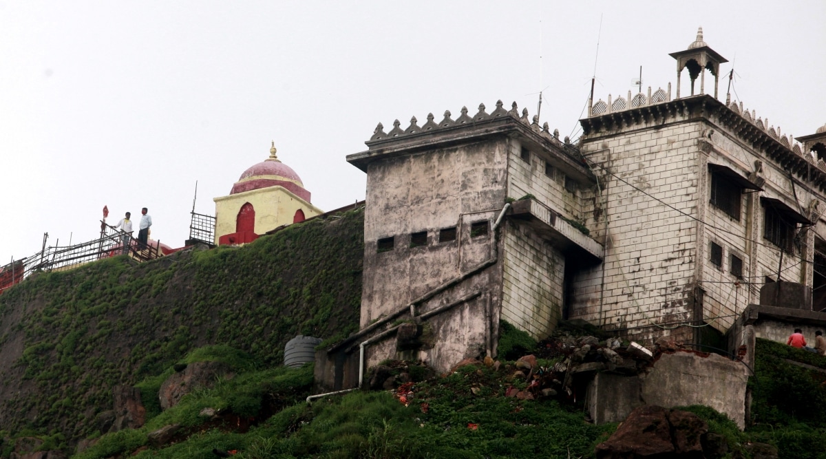 The original Pavagadh temple in Panchmahal district with the Sadanshah peer dargah atop the garbhagirha of the temple (picture from Gujarat tourism website).