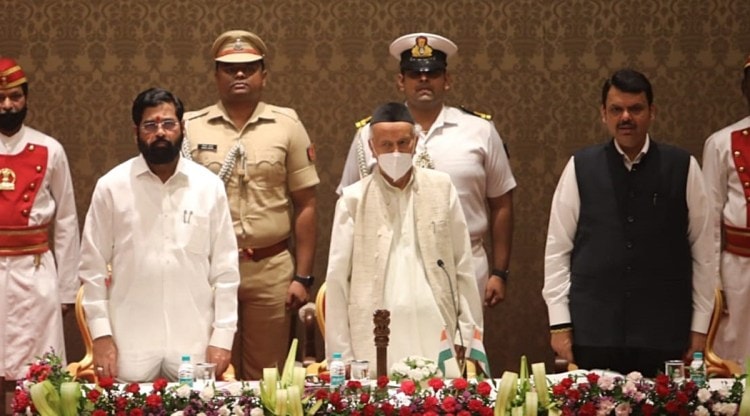Governor Bhagat Singh Koshari administering the oath of office to Shiv Sena's Eknath Shinde and Deputy Chief Minister Devendra Fadnavis at the Rajya Bhavan. (Express photo by Narendra Vaskar)