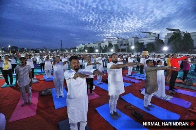 Governor Acharya Devvrat and CM Bhupendra Patel also joined Baba Ramdev, Governor Acharya Devvrat, CM Bhupendra Patel, Governor, CM and Baba Ramdev, Yoga rehearsals, Yoga rehearsals in Ahmedabad, Yoga by Governor, CM and Baba Ramdev, Baba Ramdev, Yoga, yoga images of CM and Baba Ramdev, Baba Ramdev