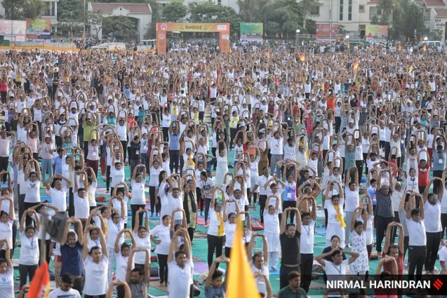 Governor Acharya Devvrat and CM Bhupendra Patel also joined Baba Ramdev, Governor Acharya Devvrat, CM Bhupendra Patel, Governor, CM and Baba Ramdev, Yoga rehearsals, Yoga rehearsals in Ahmedabad, Yoga by Governor, CM and Baba Ramdev, Baba Ramdev, Yoga, yoga images of CM and Baba Ramdev, Baba Ramdev