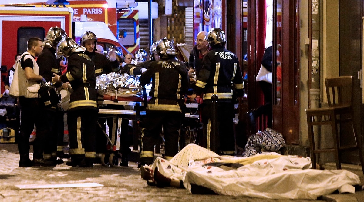Rescue workers tend to victims outside a cafe in Paris on November 13, 2015. (Photo: AP)