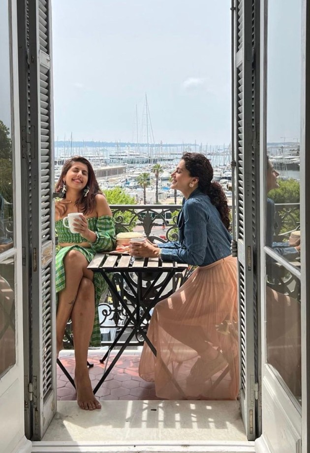 taapsee pannu with sister shagun pannu