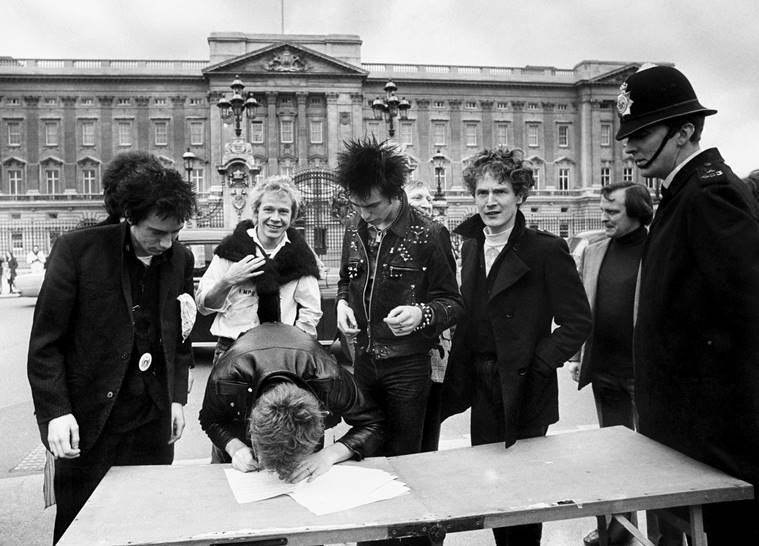 sex pistols, queen elizabeth platinum jubilee, god save the queen
