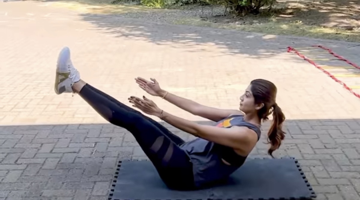 Shilpa Shetty Yoga Fuck - Shilpa Shetty performs yoga while on vacation: Don't take a detour from  your 'fitness road' | Fitness News, The Indian Express