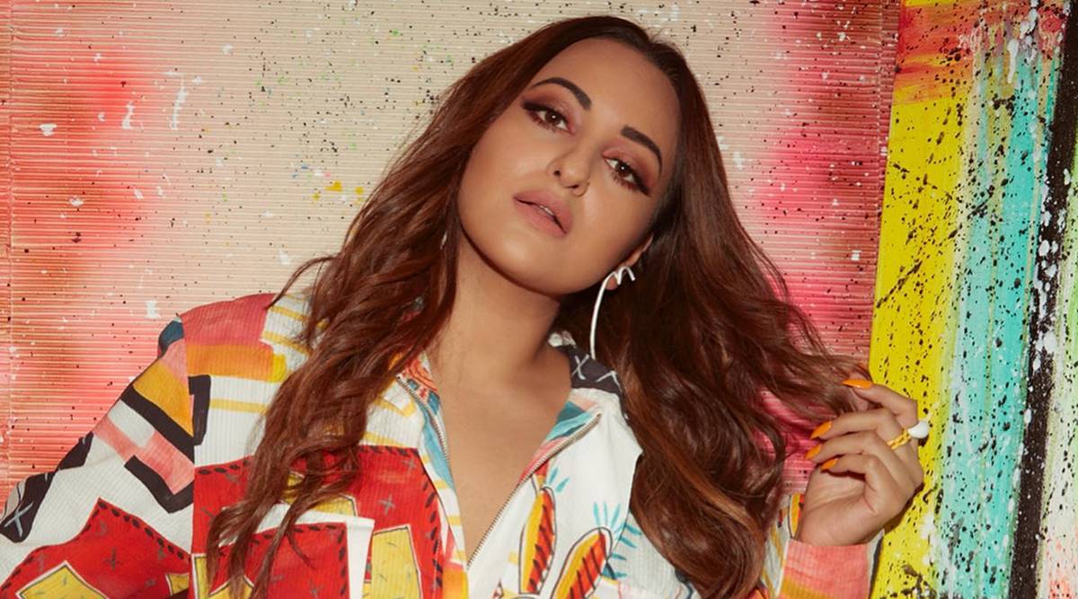 Sonakshi Sinha Hd Hot Porn Photo Video - A real work of art': Sonakshi Sinha is a riot of colours in latest look |  Lifestyle News,The Indian Express