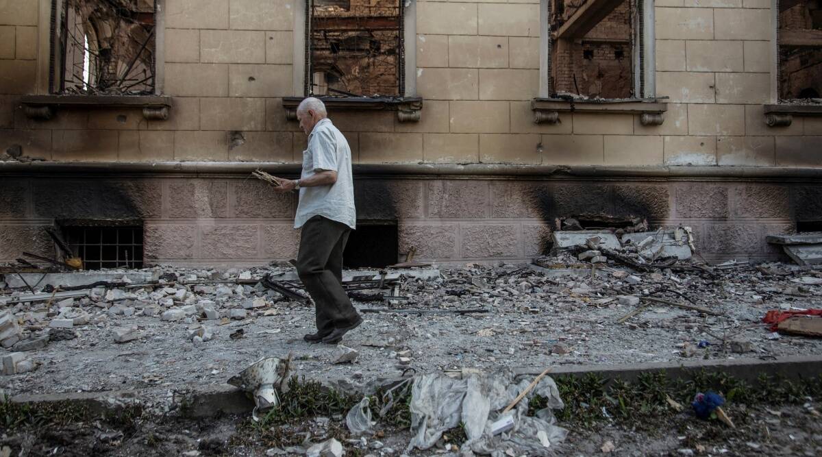 Russian forces cut off last routes out of eastern Ukraine city