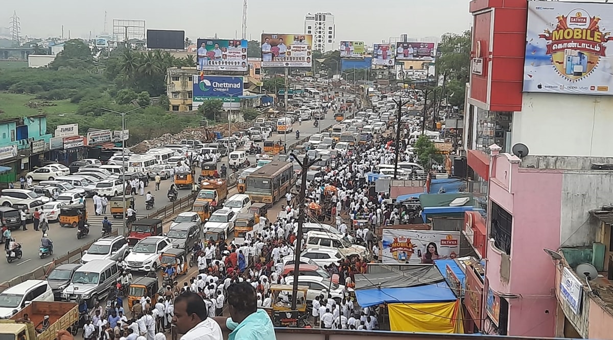 AIADMK general council meet Massive traffic jams in Chennai as cadres