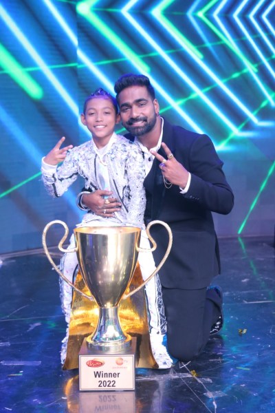 Winner of DID Lil Masters Season 5 Nobojit Namzamy with skipper Vaibhav