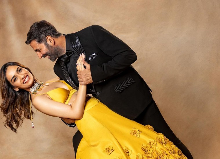 akshay kumar manushi chillar