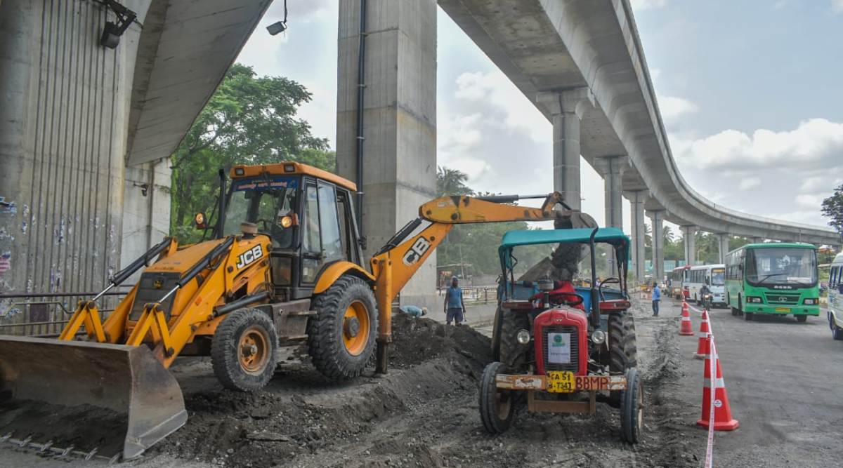 On Wednesday evening, the metro corporation started filling the potholes.