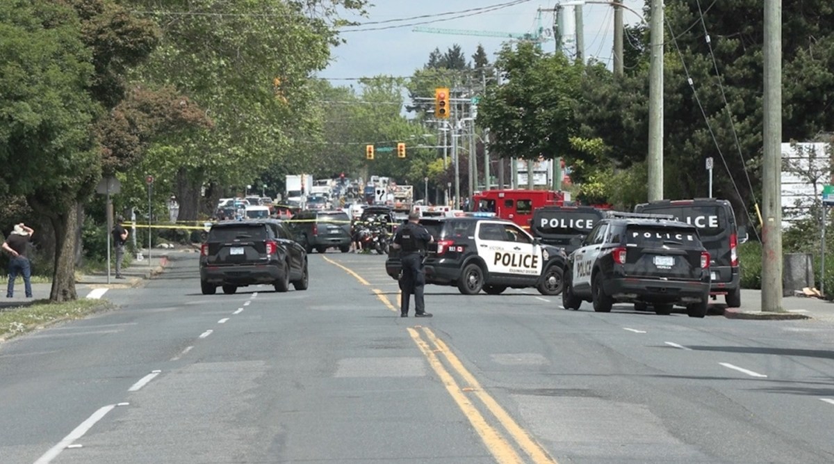 Canada: 2 gunmen killed, 6 police officers injured in bank shootout in ...
