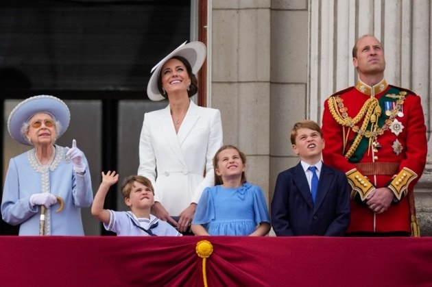 Queen Elizabeth II, from left, Prince Louis, Kate, Duchess of Cambridge, Princess Charlotte, Prince George and Prince William stand on the balcony of Buckingham Palace. (Source: AP)