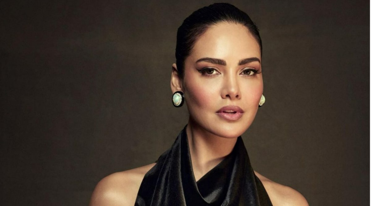 esha gupta, aashram 3