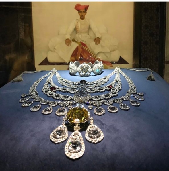 Emma Chamberlain: r Emma Chamberlain faces criticism for wearing  'stolen' Maharaja of Patiala's diamond choker to Met Gala - The Economic  Times