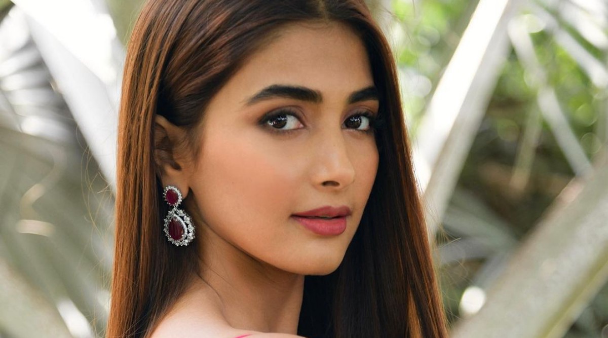 Pooja Hegde calls out airlines for rude behaviour of staff member ...
