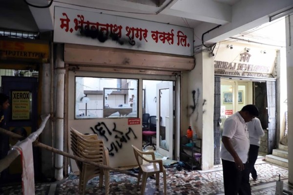 Maharashtra crisis: Shiv Sena workers vandalise rebel MLA Tanaji Sawant ...