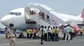Spicejet flight, fire in spicejet flight, Spicejet engine shutdown, Patna-Delhi Spicejet flight, Patna news, Indian express