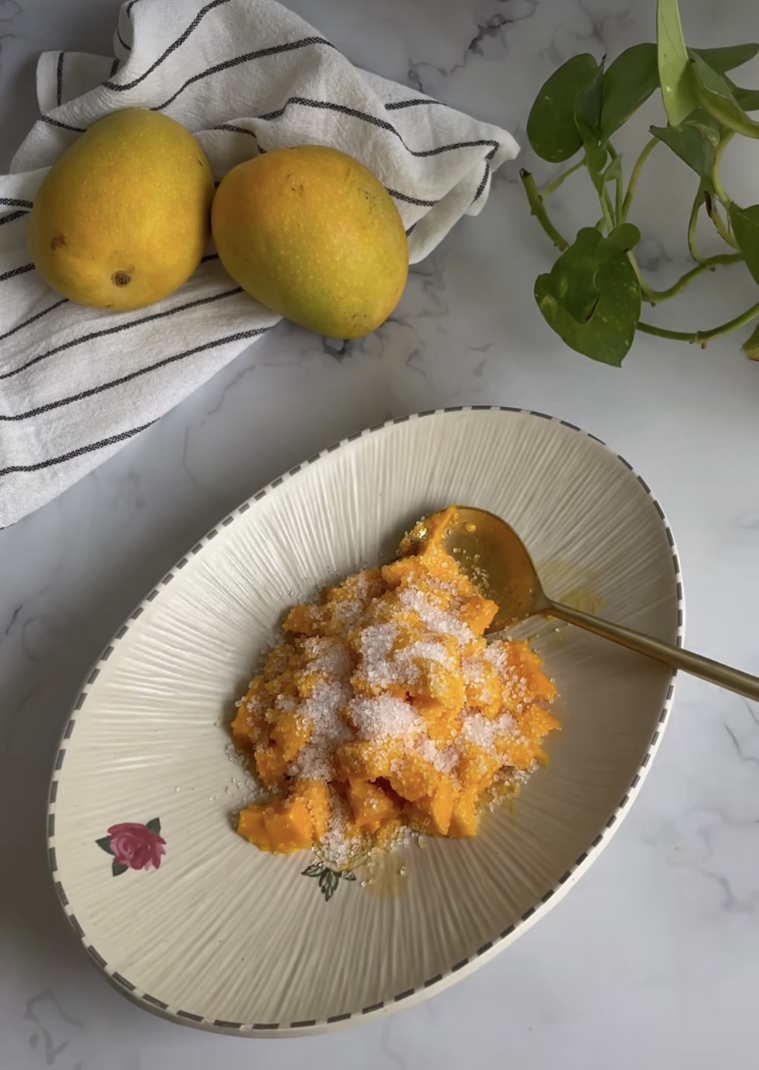 Sugar on mango, chopped mango