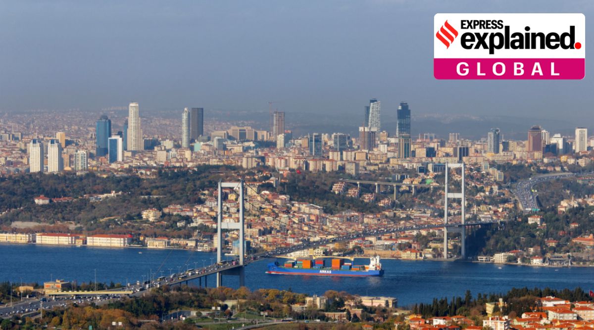 Bosphorus Bridge in Istanbul, Turkey. (Source: Wikimedia Commons)