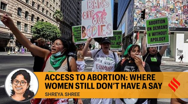 Abortion rights protesters demonstrate after the U.S. Supreme Court ruled in the Dobbs v Women's Health Organization abortion case, overturning the landmark Roe v Wade abortion decision in Los Angeles, California, U.S., June 29, 2022. (Reuters Photo)