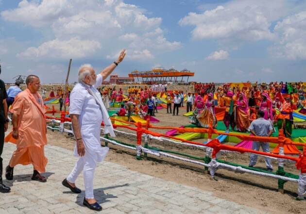 Bundelkhand Expressway, Narendra Modi, Bundelkhand, Revdi culture, Revdi politics, Yogi Adityanath, Uttar Pradesh, Uttar Pradesh news, Lucknow, Lucknow news, Indian Express, India news, current affairs, Indian Express News Service, Express News Service, Express News, Indian Express India News
