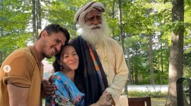 Gina Rodriguez, Gina Rodriguez news, Gina Rodriguez with Sadhguru, Gina Rodriguez meets Sadhguru, Isha Foundation, Save Soil initiative, indian express news