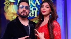 Mika singh, mika di vohti, Akanksha Puri 1200