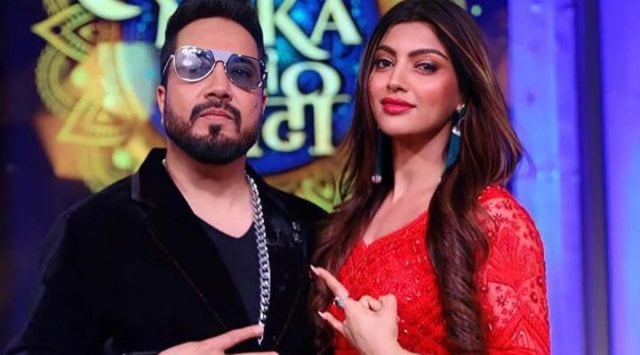 Mika singh, mika di vohti, Akanksha Puri 1200