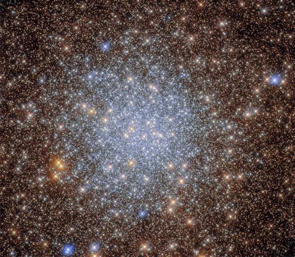 Hubble captura impresionante imagen de cúmulo globular con miles de estrellas
