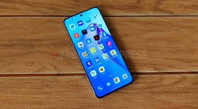 Oppo Reno8 Pro is seen in blue colour
