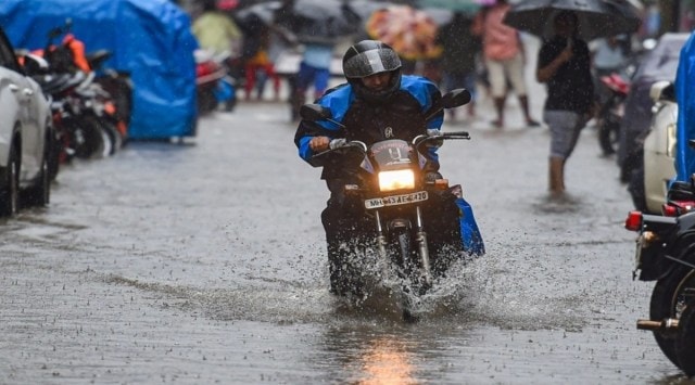 Amid heavy rain, Mumbai traffic police ask motorists to travel ...