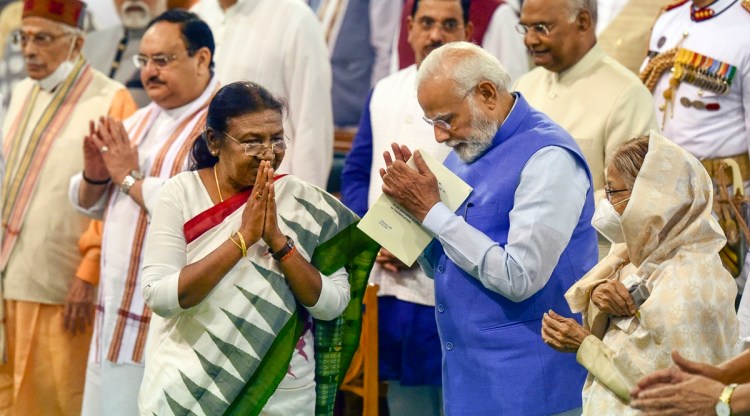droupadi murmu, narendra modi, droupadi murmu swearing in, president of india, prime minister