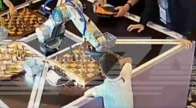 The fear of tech gone rogue manifested itself in the Moscow Open chess tournament last week, when a robot, unsettled by a 7-year-old's quick response, grabbed and broke his finger. (Twitter/Screengrab)