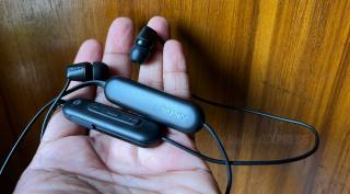 sony wi c100, sony wi c100 earphones, sony wi c100 review,