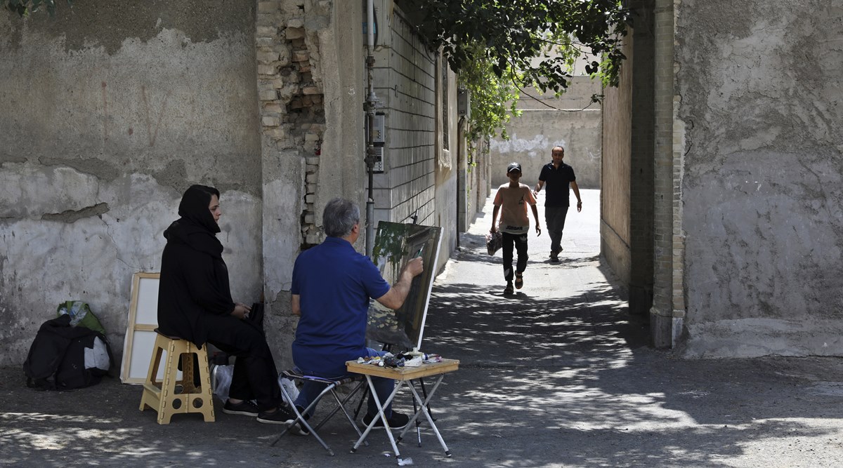 Iran’s outside painters seek to capture, protect old Tehran