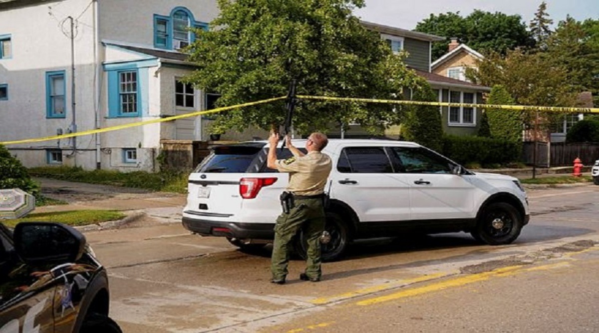 Deserted parade, strewn possessions Mass shooting at Chicago suburb