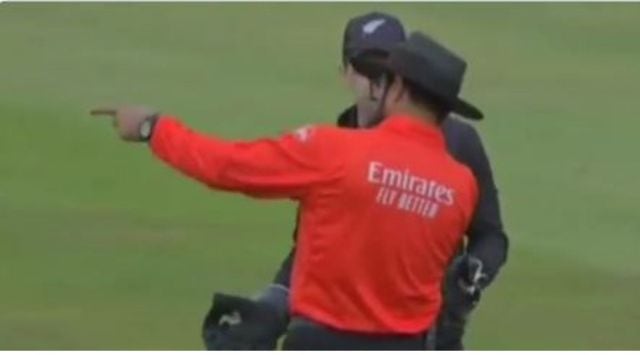 Blair Tickner, Blair Tickner towel, Blair Tickner wicket, Blair Tickner controversy, Blair Tickner Asad Rauf, Ireland vs New Zealand,