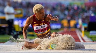 Rojas claims fourth straight world triple jump title with last