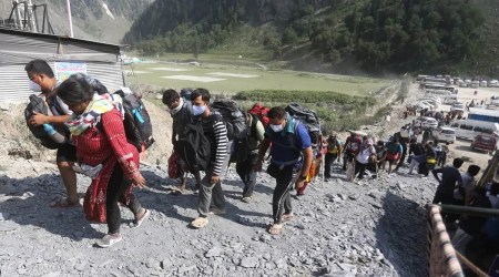 Pilgrims at the Baltal base camp near Sonamarg. (Photo credits: Shuaib Masoodi)