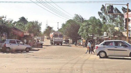 Kharar Sub-Divisional Magistrate (SDM) Ravinder Singh says that they shall start work of road construction after August 10. (File)